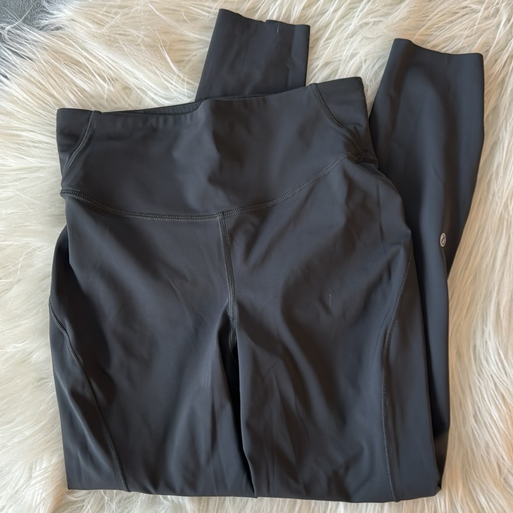 Lululemon base pace leggings 25” size 6 - Picture 3 of 6